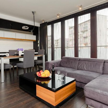 Warsaw Srodmiescie Riverside Three-Bedroom Apartment By Renters Varsóvia Exterior foto