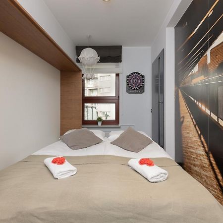 Warsaw Srodmiescie Riverside Three-Bedroom Apartment By Renters Varsóvia Exterior foto