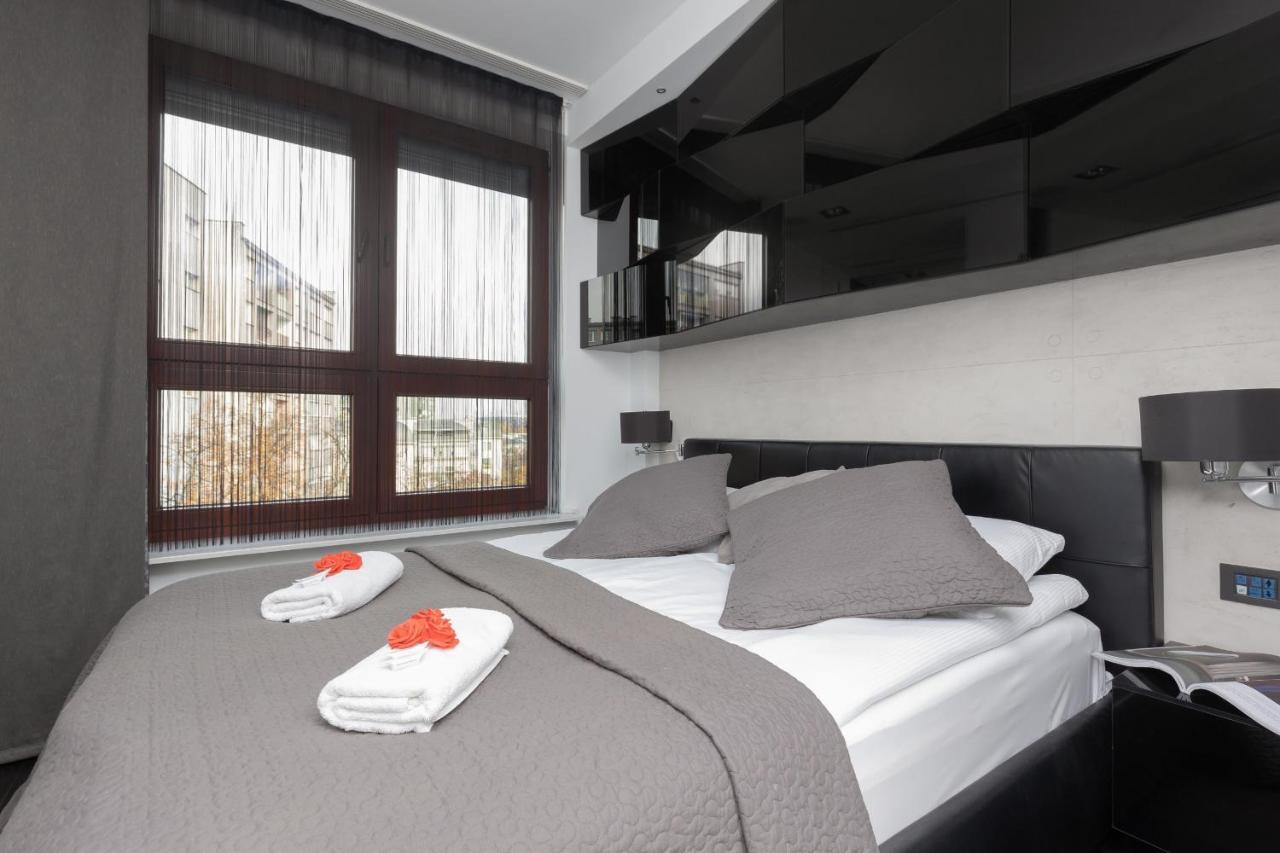 Warsaw Srodmiescie Riverside Three-Bedroom Apartment By Renters Varsóvia Exterior foto