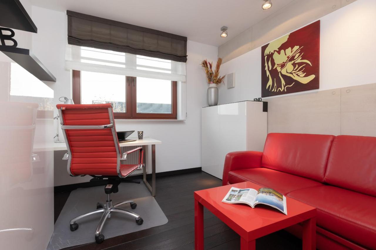 Warsaw Srodmiescie Riverside Three-Bedroom Apartment By Renters Varsóvia Exterior foto