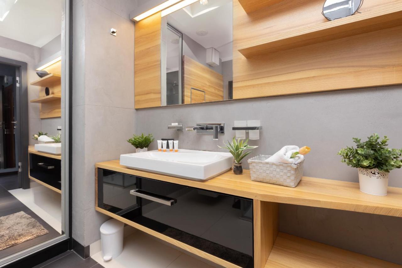 Warsaw Srodmiescie Riverside Three-Bedroom Apartment By Renters Varsóvia Exterior foto