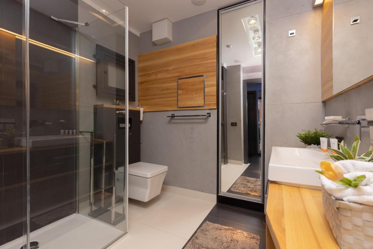 Warsaw Srodmiescie Riverside Three-Bedroom Apartment By Renters Varsóvia Exterior foto